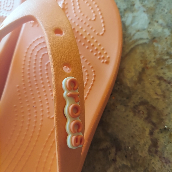 Womens Crocs Sandles/Flip Flops. Size 8. Coral Color - Picture 3 of 6